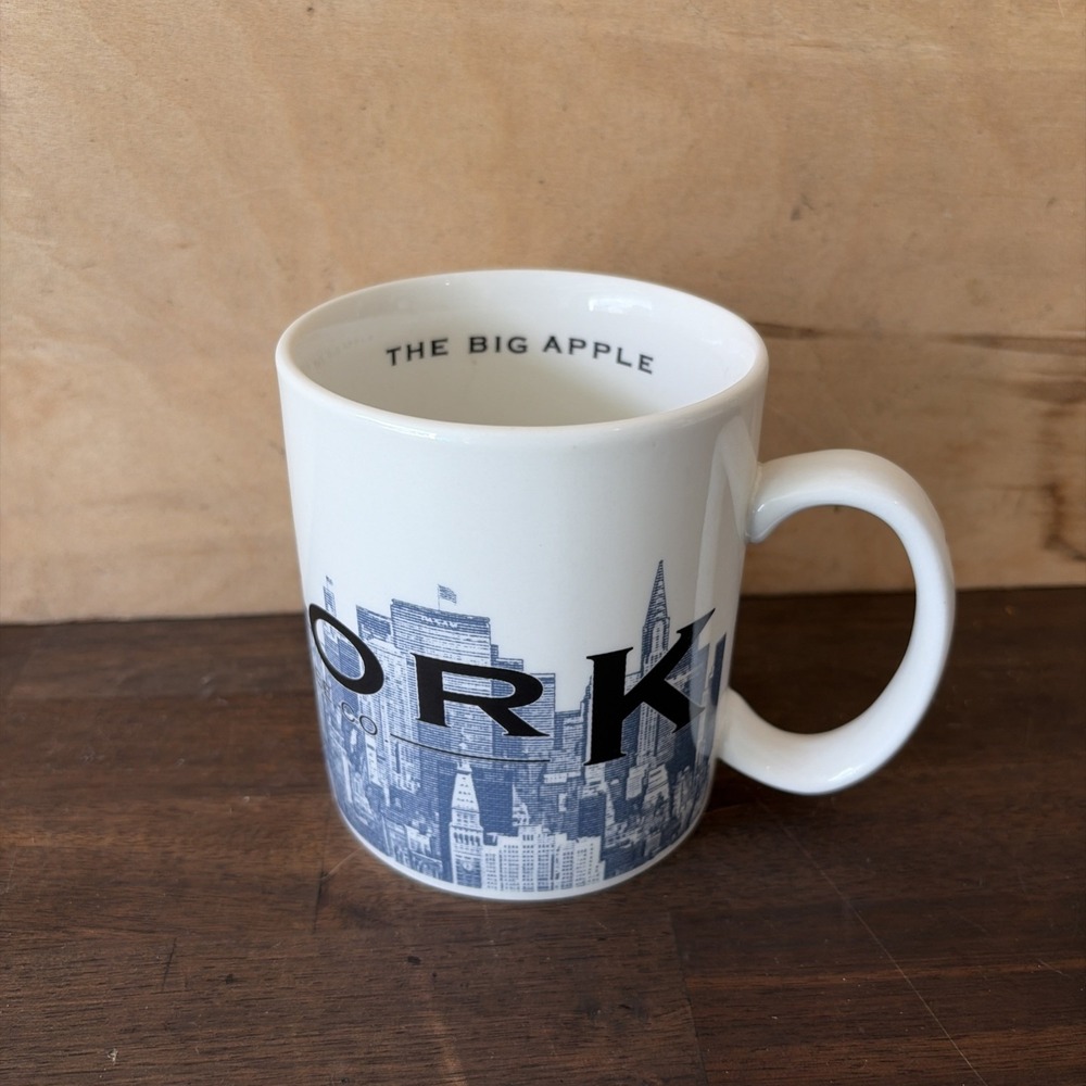 STARBUCKS 2002 Skyline Series New York City Big Apple Barista Coffee Mug 18oz